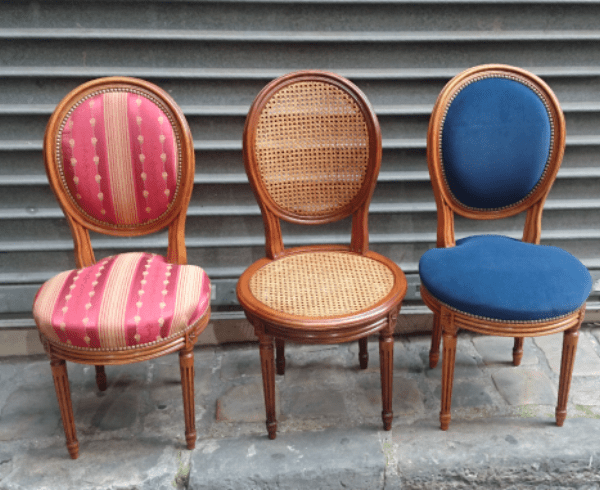 Chaises Louis XVI médaillon, assise ronde, garnies tissu et cannées