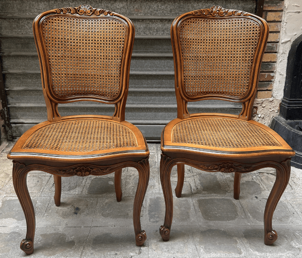 Chaises Louis XV cannées, sculptures coquilles