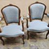 Fauteuils cabriolet de style Louis XV, sculptures fleurs