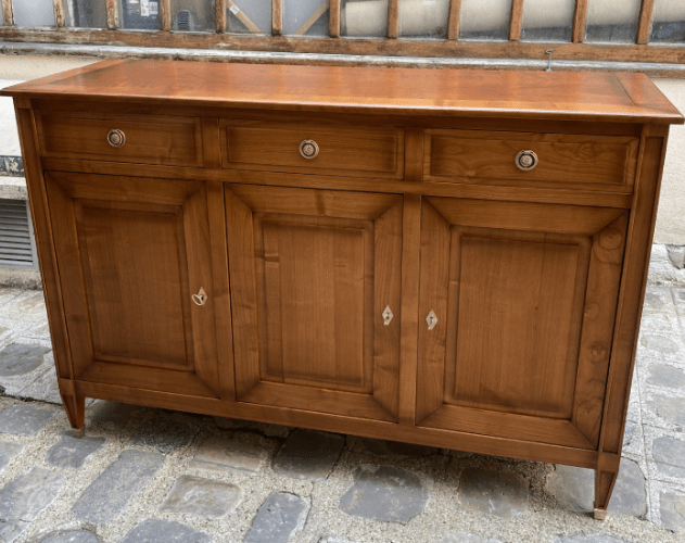 Buffet en merisier de style Directoire, avec 3 portes et 3 tiroirs
