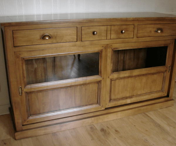 Buffet en merisier avec portes coulissantes