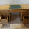 Bureau caisson en merisier et dessus cuir