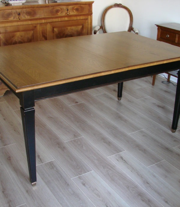 Table rectangulaire en chêne, laqué noir