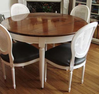 Table ronde bicolore en merisier