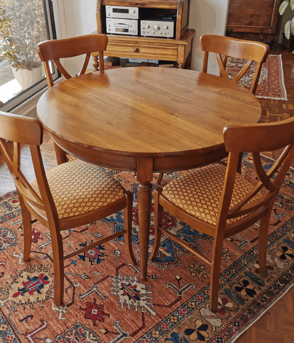Table ronde en chêne, de style Louis XVI