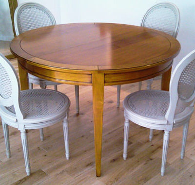 Table ronde en merisier style directoire