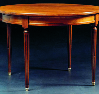 Table ronde en merisier de style Louis XVI