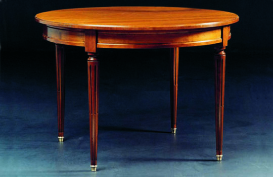 Table ronde en merisier de style Louis XVI