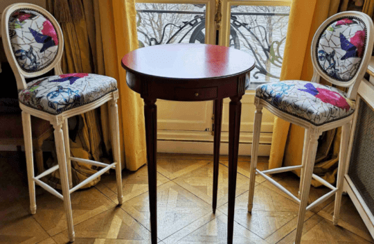 Chaises style Louis XVI médaillon tabouret de bar