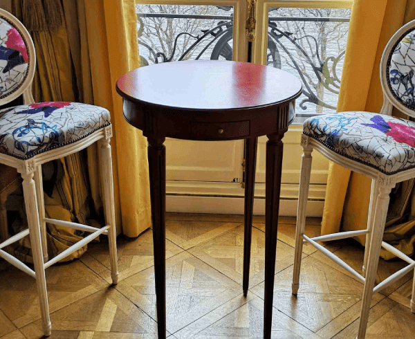 Chaises style Louis XVI médaillon tabouret de bar