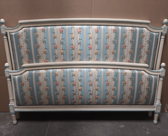 Lit de style Louis XVI, panneaux tissu