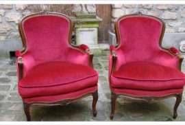 deux fauteuils … rouges de style Louis XV