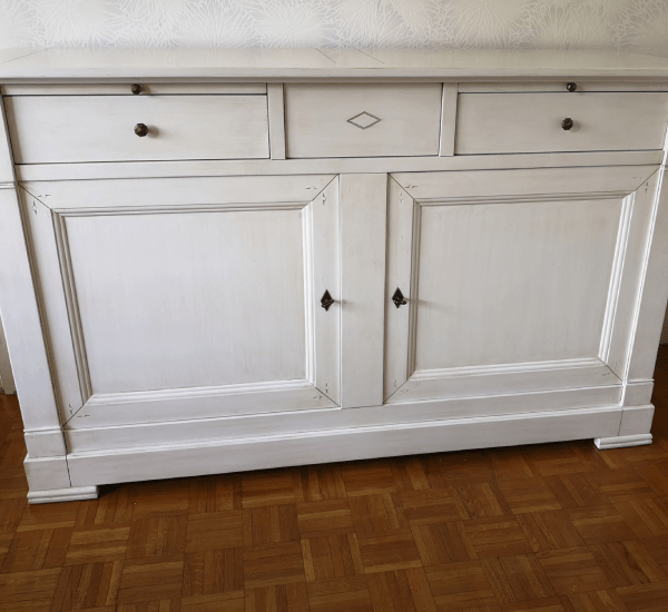 Buffet de style Directoire, laqué blanc, sur socle