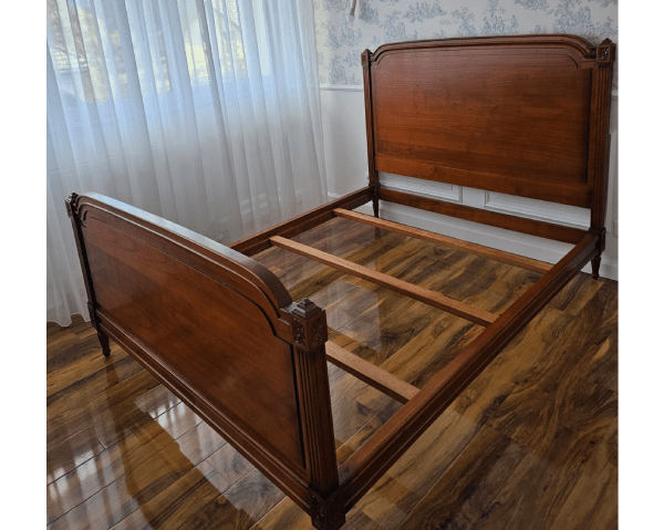 lit-complet-louisXVI-pilastre-panneaux-bois Lit complet de style Louis XVI pilastre, à panneaux bois