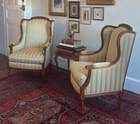 Bergères à oreilles de style Louis XVI, château chavagnac