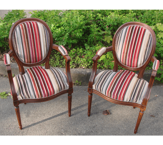 Fauteuil Cabriolet médaillon de style Louis XVI