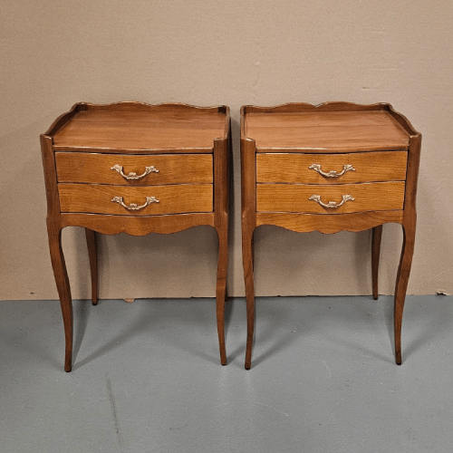 Chevets style Louis XV galbé, teinte merisier