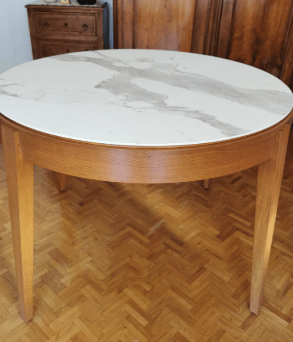 Table ronde en chêne avec plateau céramique -Dasras, modèle Liseré