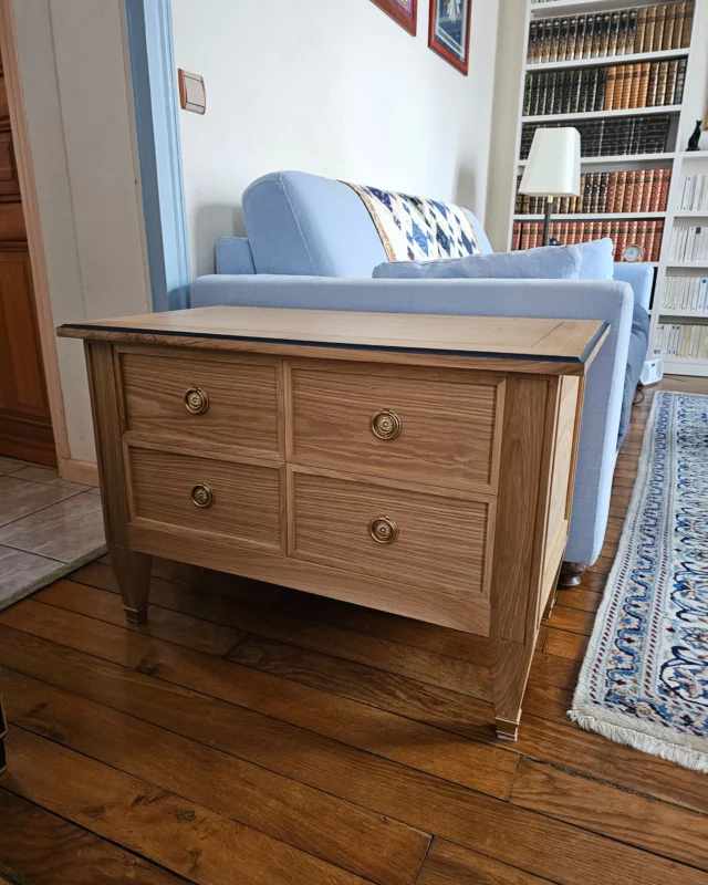 Meuble de rangement ou coffre ? À votre convenance, nous fabriquons pour vous vos meubles en chêne (ou en merisier) en s’adaptant à vos espaces, votre usage et en respectant vos dimensions.

Contactez-nous pour nous faire part de votre projet d’ameublement ✏️

#oakfurniture #chene #meubleenchene #meublesurmesure #bespokefurniture #fabricationsurmesure #fabrication #ameublement #meubles #rangement #coffre #style #inspiration #styleinspiration #interiorstyle #homedecor #homedesign