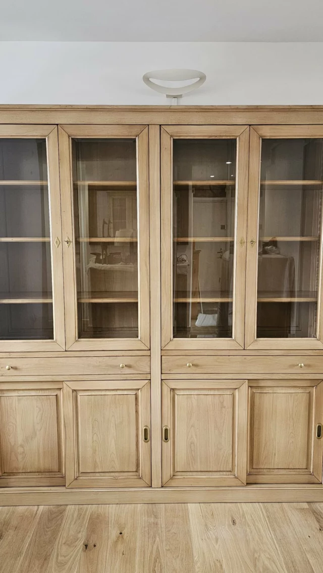 Nous ne sous-traitons aucune de nos livraisons en Île-de-France et mêmes celles qui comprennent un montage de bibliothèque 😏
Faites-nous part de votre projet de bibliothèque sur-mesure, nous saurons répondre à votre demande ! 

#bibliotheque #bibliothequemerisier #surmesure #bibliothequesurmesure #bespoke #bespokefurniture #montage #livraison #meubledestyle #fabricationsurmesure